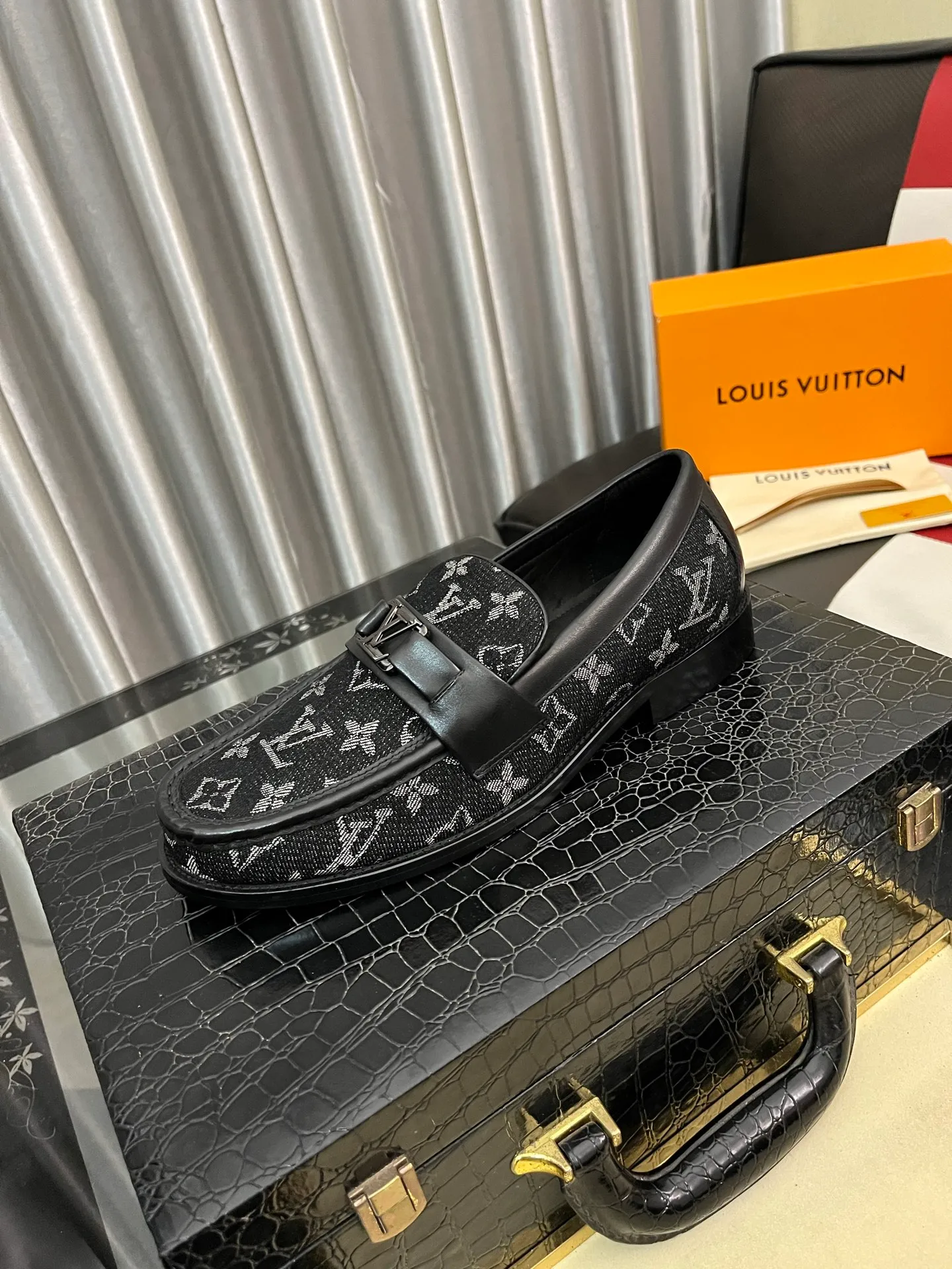 Men's Men's Shoes Men's Men's Shoes 💰520⌚️⌚️[LV] The most popular classic Louis Vuitton leather shoes. Synchronized with the official website, the upper adopts Italian imported upper embossing➕comfortable cowhide lining, fashionable atmosphere, unique brand and unique craftsmanship. Highlighting the hot style of the new year. Stop hesitating, stop wandering, get it now. Code number: 38--44. 3️⃣colors available